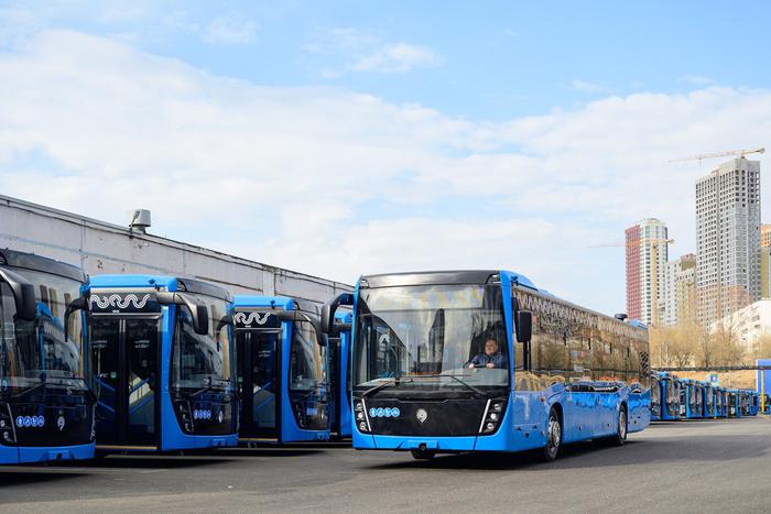 Более 13 тысяч поездок совершается на новых автобусах НефАЗ-5299 в среднем по будням