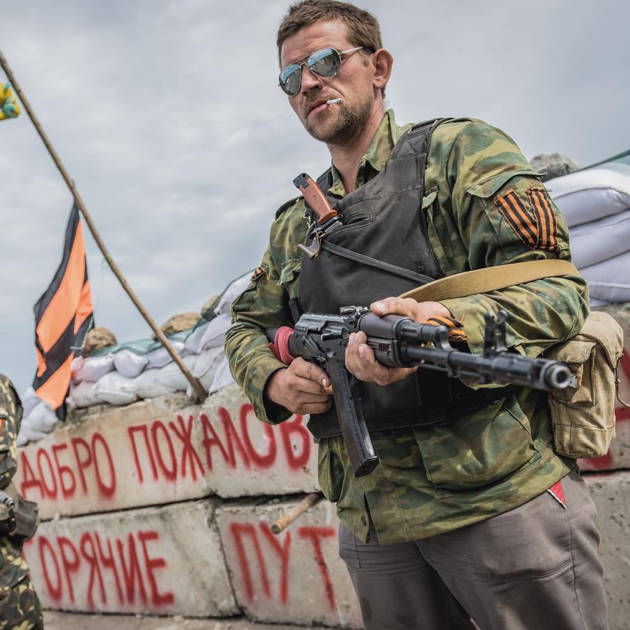 Ушаков: в Киеве знают, что придётся рано или поздно вывести войска из Донбасса. Помощник президента России Юрий Ушаков в беседе с журналистом информационного агентства "Вести" Павлом Зарубиным заявил, что в Украине осознают необходимость вывода войск из Донбасса. Он подчеркнул, что это неизбежно произойдёт, и украинская сторона понимает это