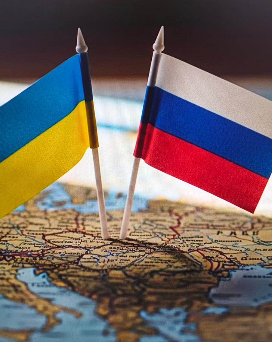 Politico: Украина предложила ЕС стать посредником в переговорах с Россией. Министр иностранных дел Украины Андрей Сибига в интервью изданию Politico заявил, что его страна надеется на поддержку Европы в возобновлении мирных переговоров с Российской Федерацией. В кулуарах встречи министров иностранных дел ЕС в Брюсселе Сибига отметил, что Европе, возможно, предстоит новая роль в процессе установления мира