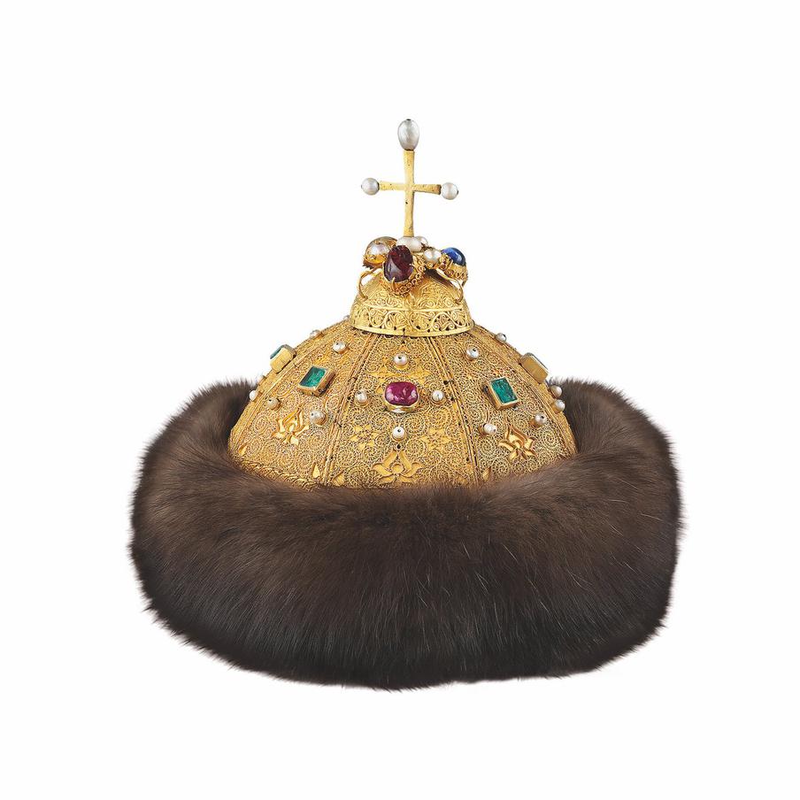 Шапка Мономаха. Золотая Орда (?), конец XIII —
первая половина XIV в.; крест и касты камней на тулье — Москва, XVII в. (?). Музеи Московского Кремля.