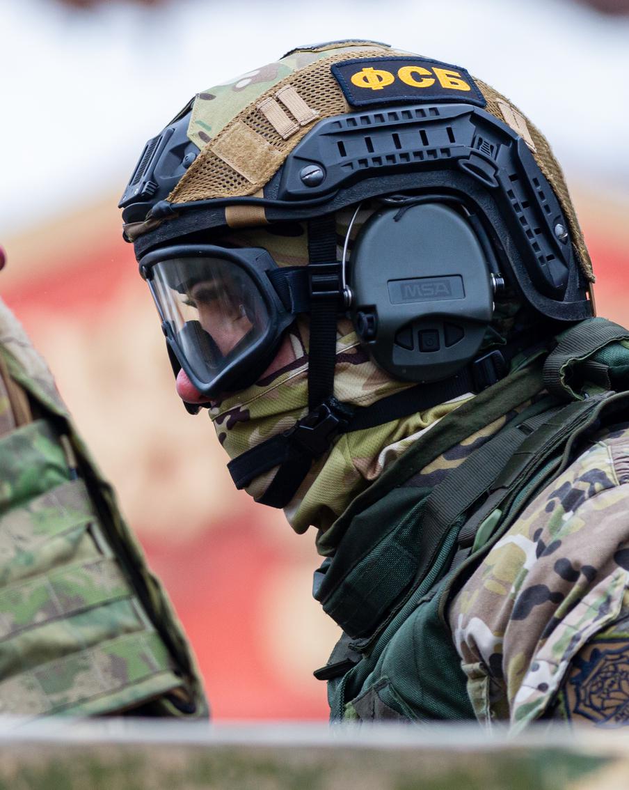 На Кубани задержали передававших Украине данные о военных объектах. Сотрудники УФСБ России по Краснодарскому краю задержали двух жителей Новороссийска, подозреваемых в сборе и передаче данных о военных объектах региона представителям украинской террористической группировки. По данному факту возбуждено уголовное дело