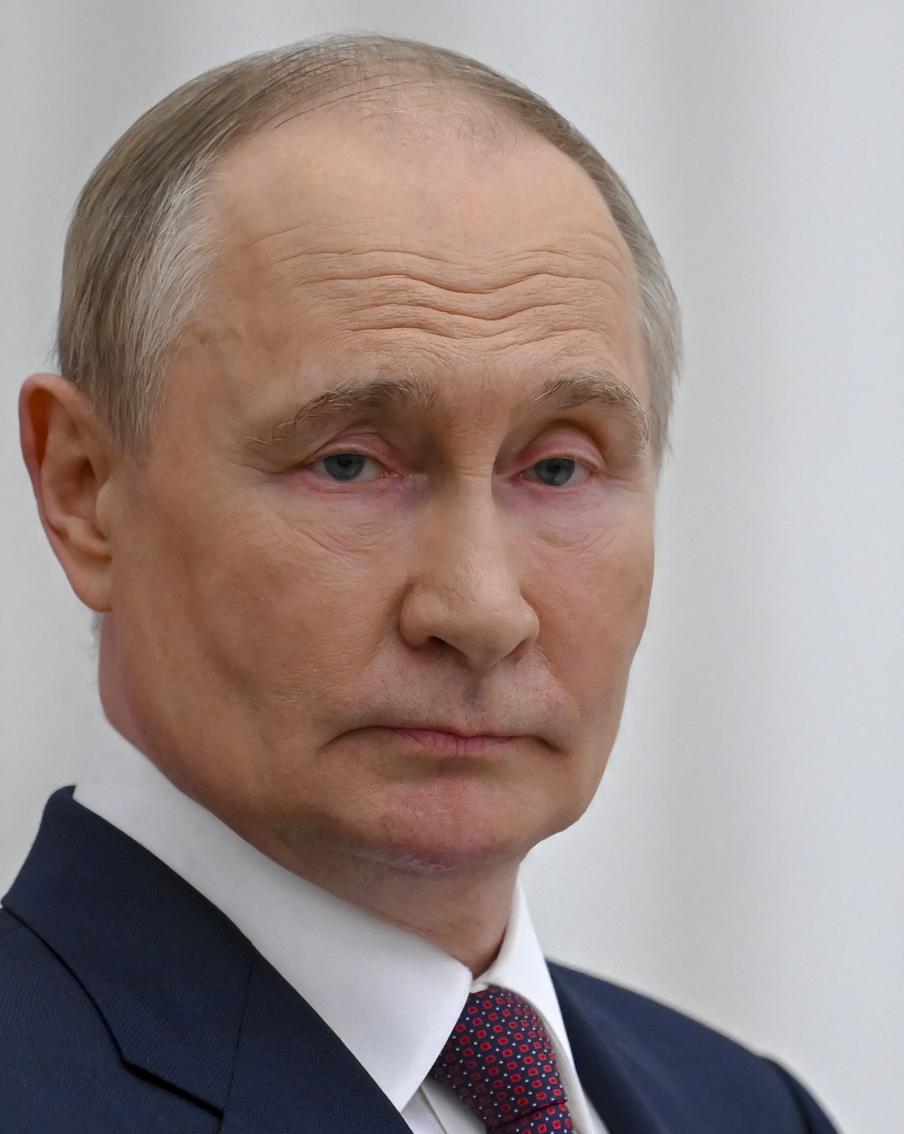 Путин высоко оценил испытания ракетного комплекса "Сармат". Пресс-секретарь президента РФ Дмитрий Песков сообщил, что Владимир Путин дал очень высокую оценку успешному испытательному пуску межконтинентальной баллистической ракеты "Сармат". Глава государства отметил, что параметры комплекса позволяют преодолевать все существующие и перспективные системы ПРО