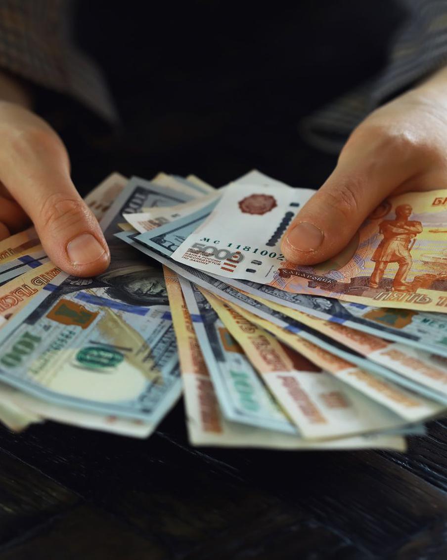 Глава Минфина Силуанов назвал фейком сообщения о планах повысить налоги в России. В интервью РИА "Новости" глава Министерства финансов Антон Силуанов решительно опроверг слухи о возможном повышении налогов для граждан России и замораживании банковских вкладов. Он назвал такие сообщения недостоверными