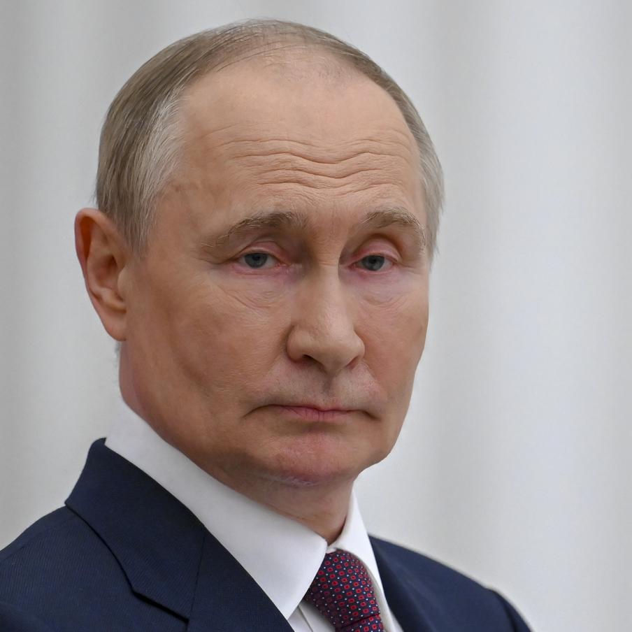 Путин высоко оценил испытания ракетного комплекса "Сармат". Пресс-секретарь президента РФ Дмитрий Песков сообщил, что Владимир Путин дал очень высокую оценку успешному испытательному пуску межконтинентальной баллистической ракеты "Сармат". Глава государства отметил, что параметры комплекса позволяют преодолевать все существующие и перспективные системы ПРО