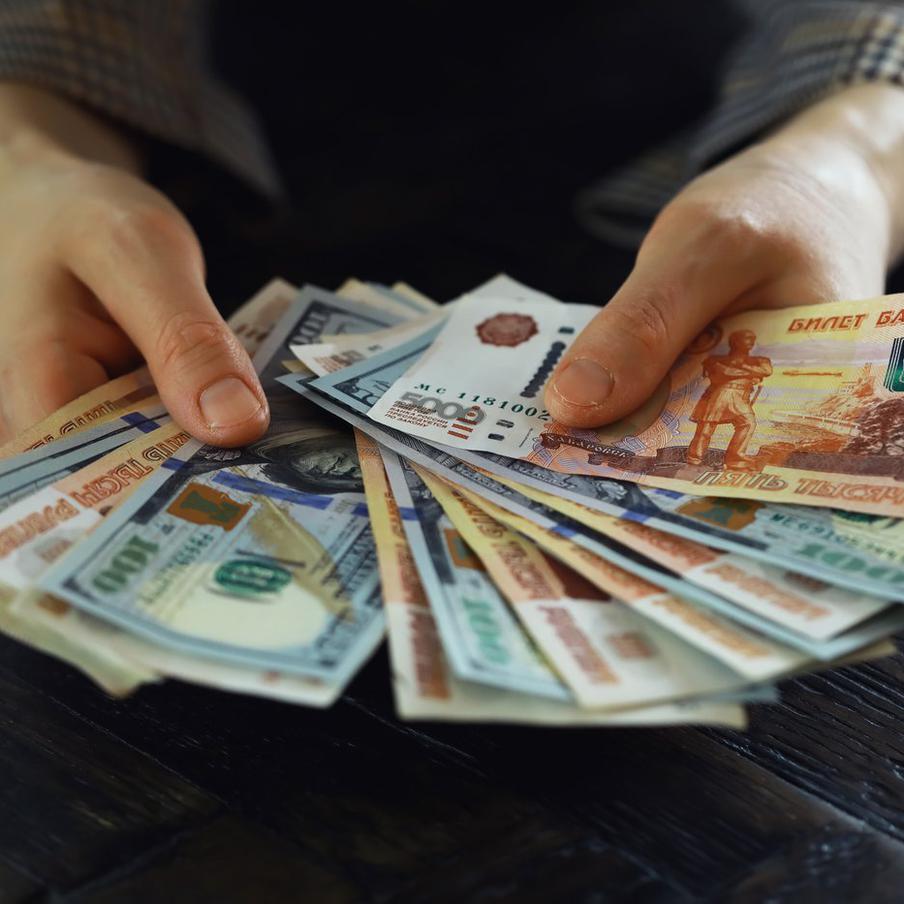 Глава Минфина Силуанов назвал фейком сообщения о планах повысить налоги в России. В интервью РИА "Новости" глава Министерства финансов Антон Силуанов решительно опроверг слухи о возможном повышении налогов для граждан России и замораживании банковских вкладов. Он назвал такие сообщения недостоверными