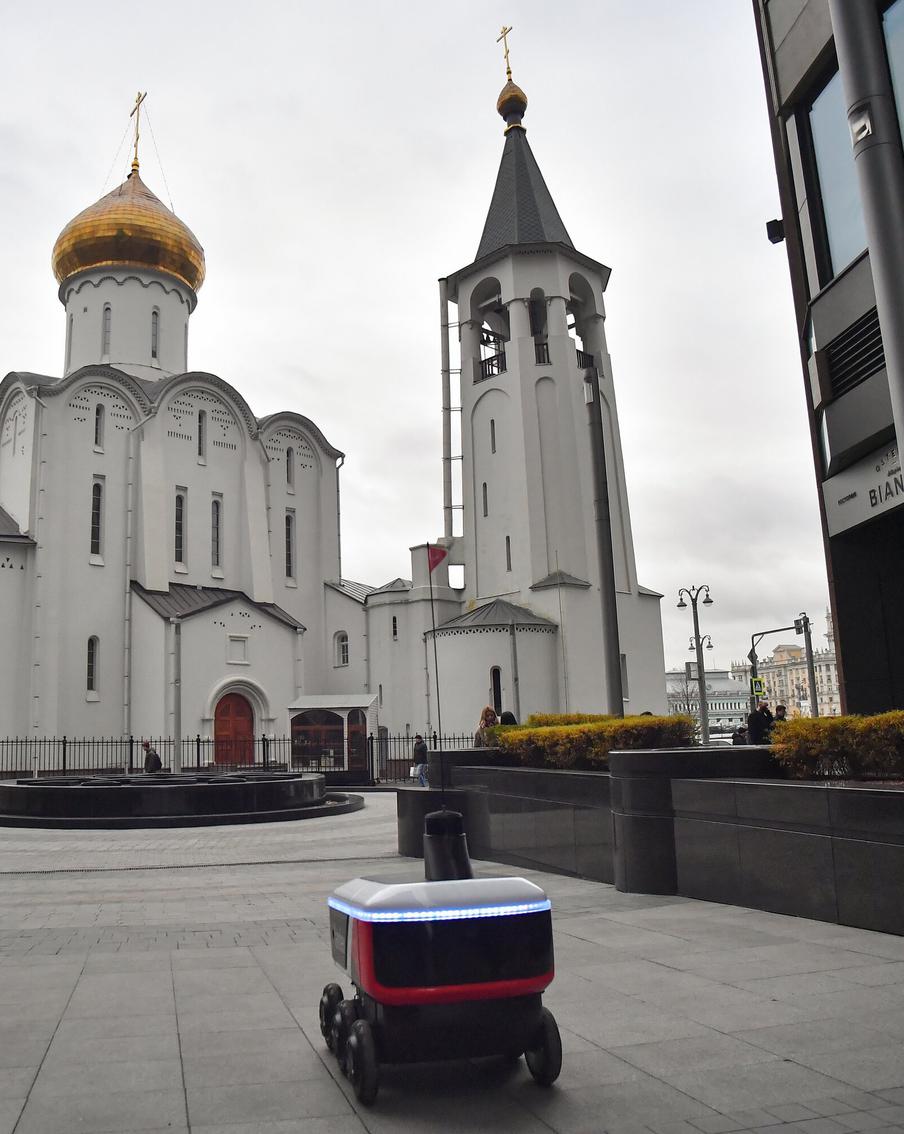 Москвичи могут заказать доставку с помощью робота