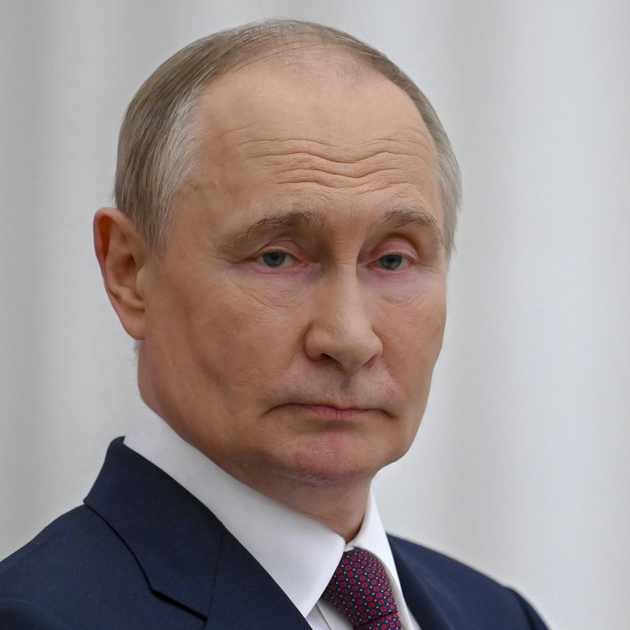 Путин призвал отказаться от копирования западных технологий в машиностроении. Президент РФ Владимир Путин выступил на юбилейном съезде Союза машиностроителей России, задав новое направление для всей отрасли. Глава государства подчеркнул, что курс на создание собственных уникальных инженерных решений полностью себя оправдал