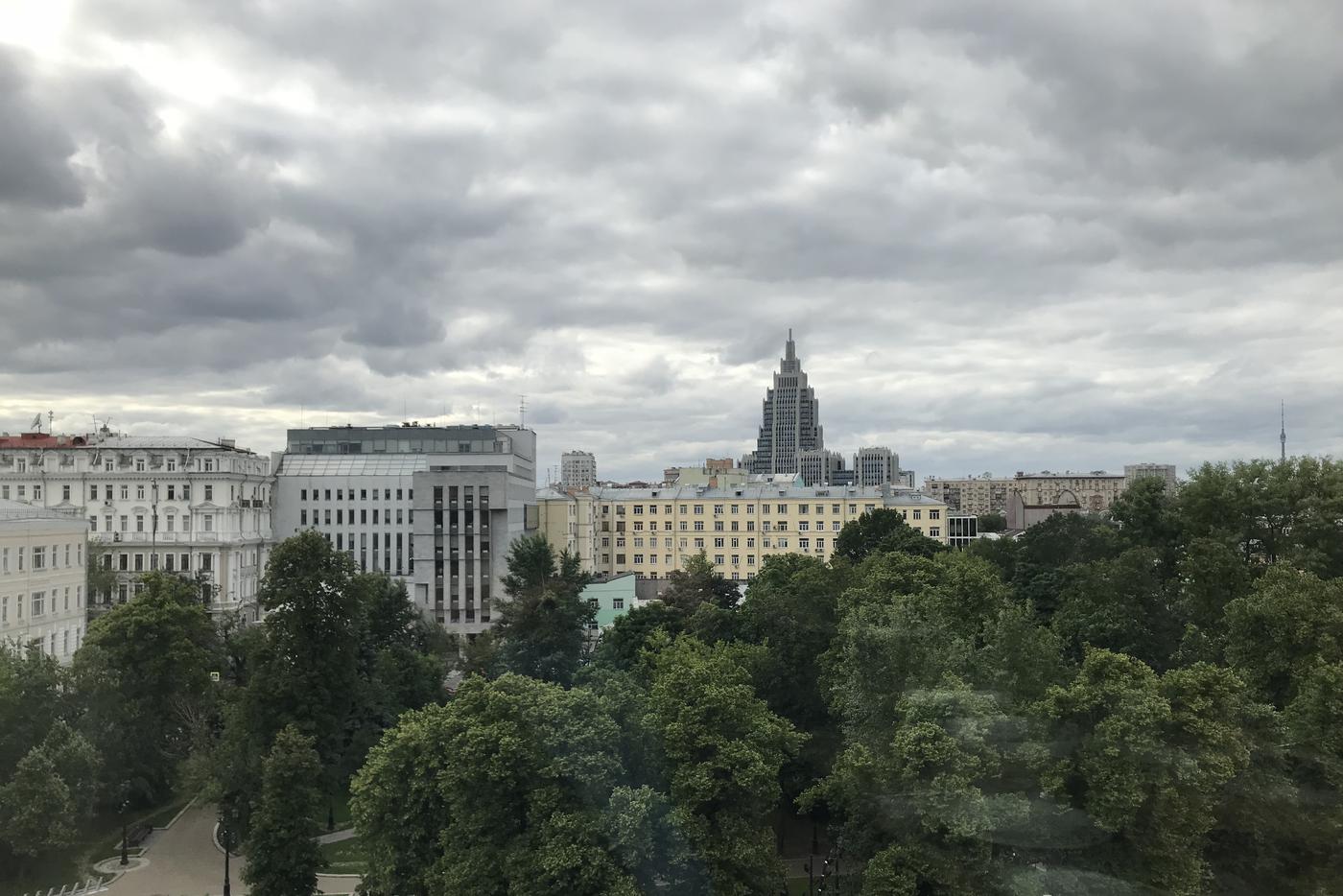 В пятницу Москву накроют дожди с грозами и прогреет до 22 градусов