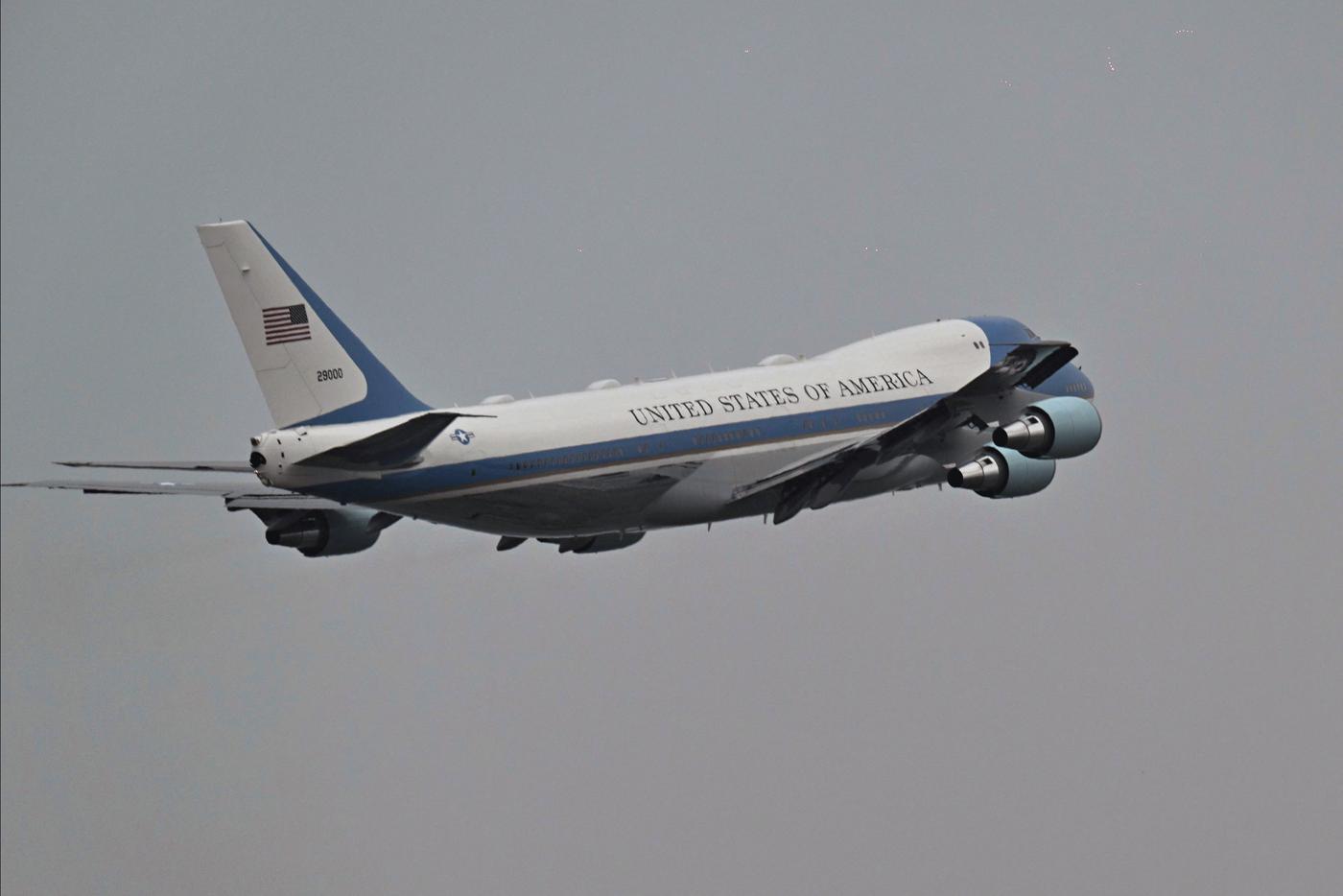 Дональд Трамп вылетел из Китая
