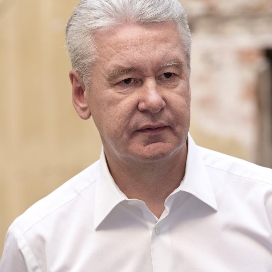 Собянин: силы ПВО уничтожили ещё два БПЛА на подлёте к Москве. Слаженная работа дежурных расчётов ПВО ВС России позволила своевременно засечь в воздушном пространстве, а позже сбить два дрона киевского режима, направлявшихся в сторону столицы