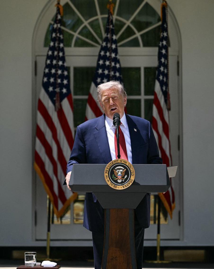 Трамп назвал условие для остановки спецоперации в Иране. По его словам, первое предложение Ирана по заключению мира он отклонил, так как оно было "неприемлемым". Также Трамп рассказал, что иранцы жаловались ему на отсутствие технологий для извлечения обогащённого урана из-под завалов