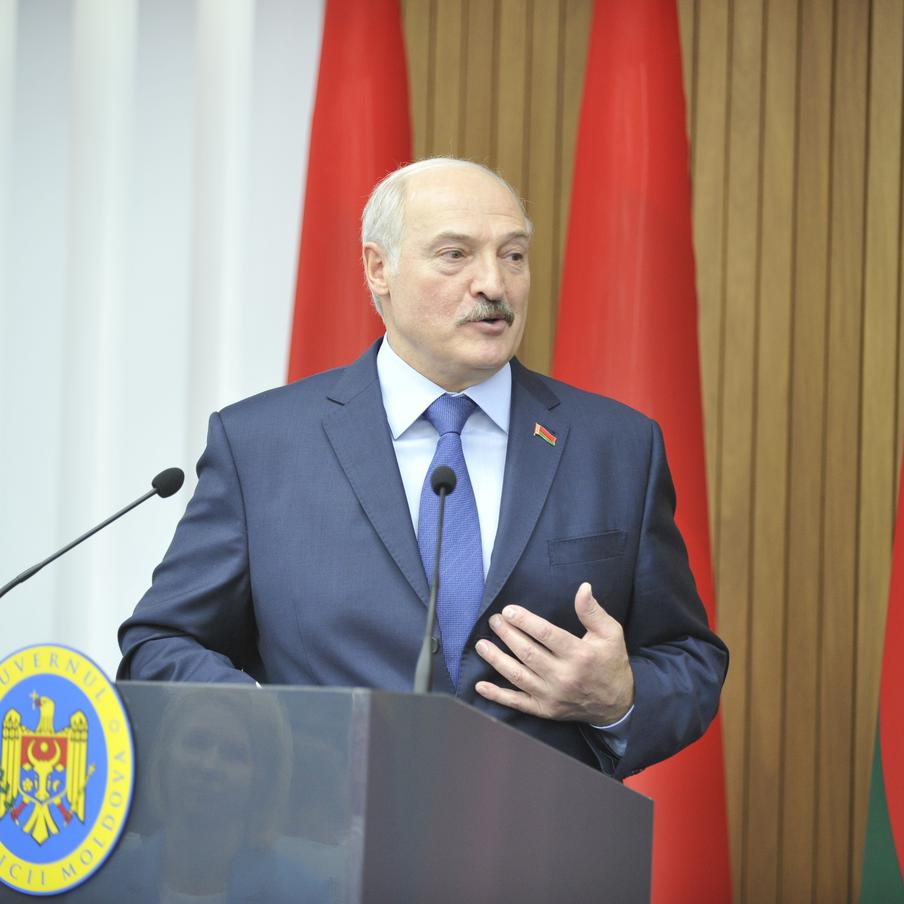Лукашенко поблагодарил США за оказываемую Белоруссии гуманитарную помощь. Белорусский президент Александр Лукашенко выразил благодарность администрации Дональда Трампа за оказываемую Минску со стороны Вашингтона помощь
