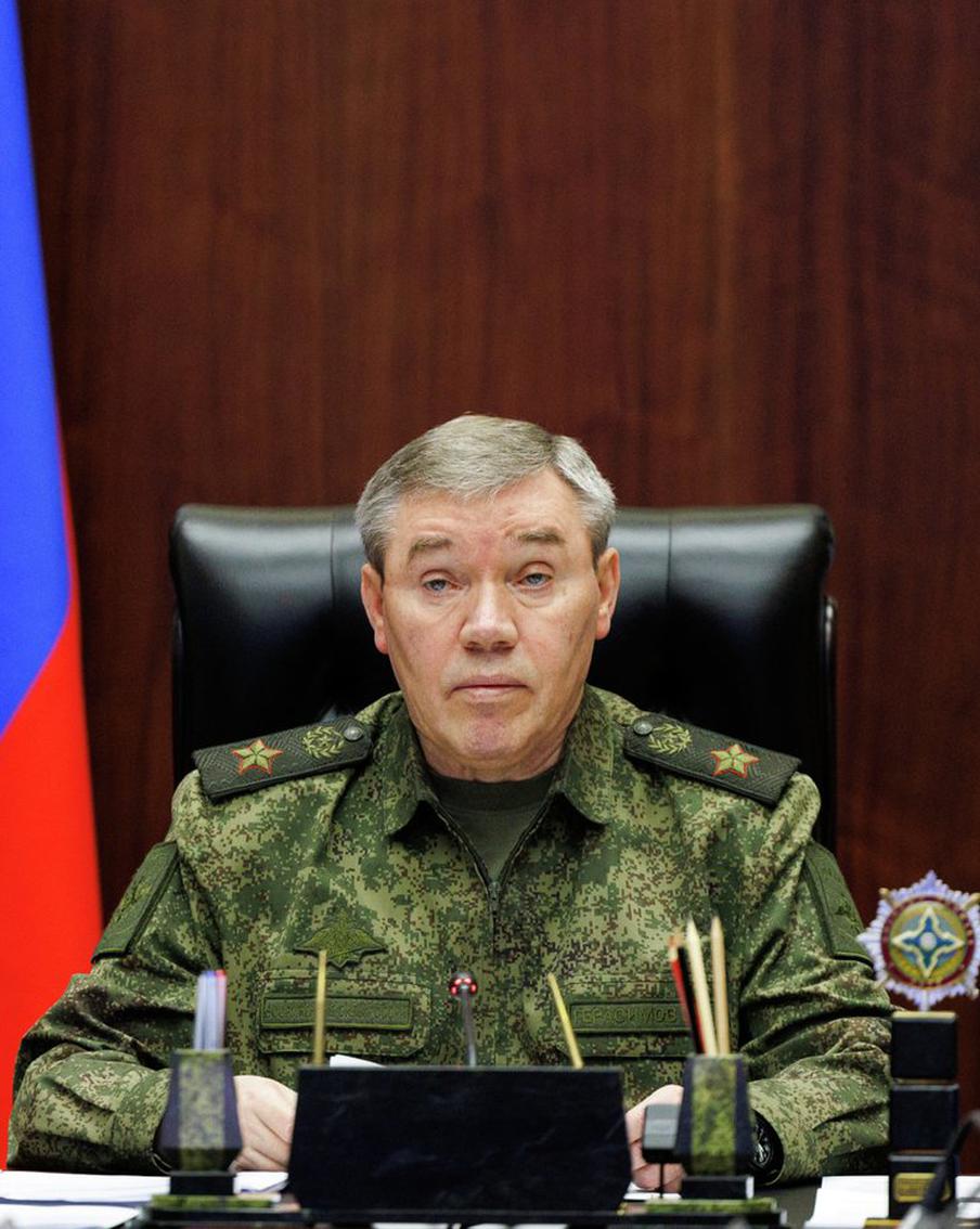 Руководство Российской армии посетило места расположения группировки "Запад". Начальник Генштаба ВС РФ Валерий Герасимов проинспектировал работу группировки войск "Запад". Он также поставил её подразделениям новые боевые задачи