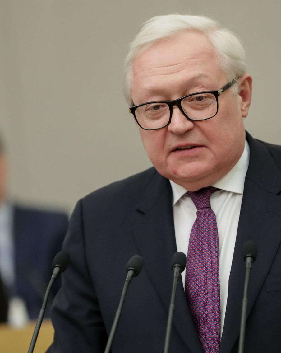 Рябков заявил об интенсивных контактах РФ и США на уровне администраций. Заместитель министра иностранных дел России Сергей Рябков рассказал, что между Москвой и Вашингтоном поддерживаются активные контакты на уровне администраций. Межгосударственный диалог осуществляется по различным каналам