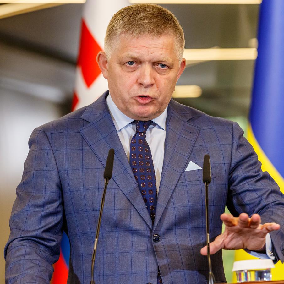 В Европе заявили о маловероятности скорого завершения конфликта на Украине. Колоссальная разница в понимании того, как должны закончиться боевые действия на Украине, у Путина и Зеленского делает невозможным скорое установление мира между Москвой и Киевом