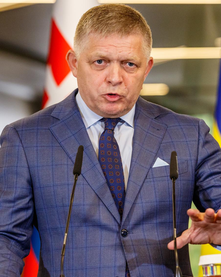 В Европе заявили о маловероятности скорого завершения конфликта на Украине. Колоссальная разница в понимании того, как должны закончиться боевые действия на Украине, у Путина и Зеленского делает невозможным скорое установление мира между Москвой и Киевом