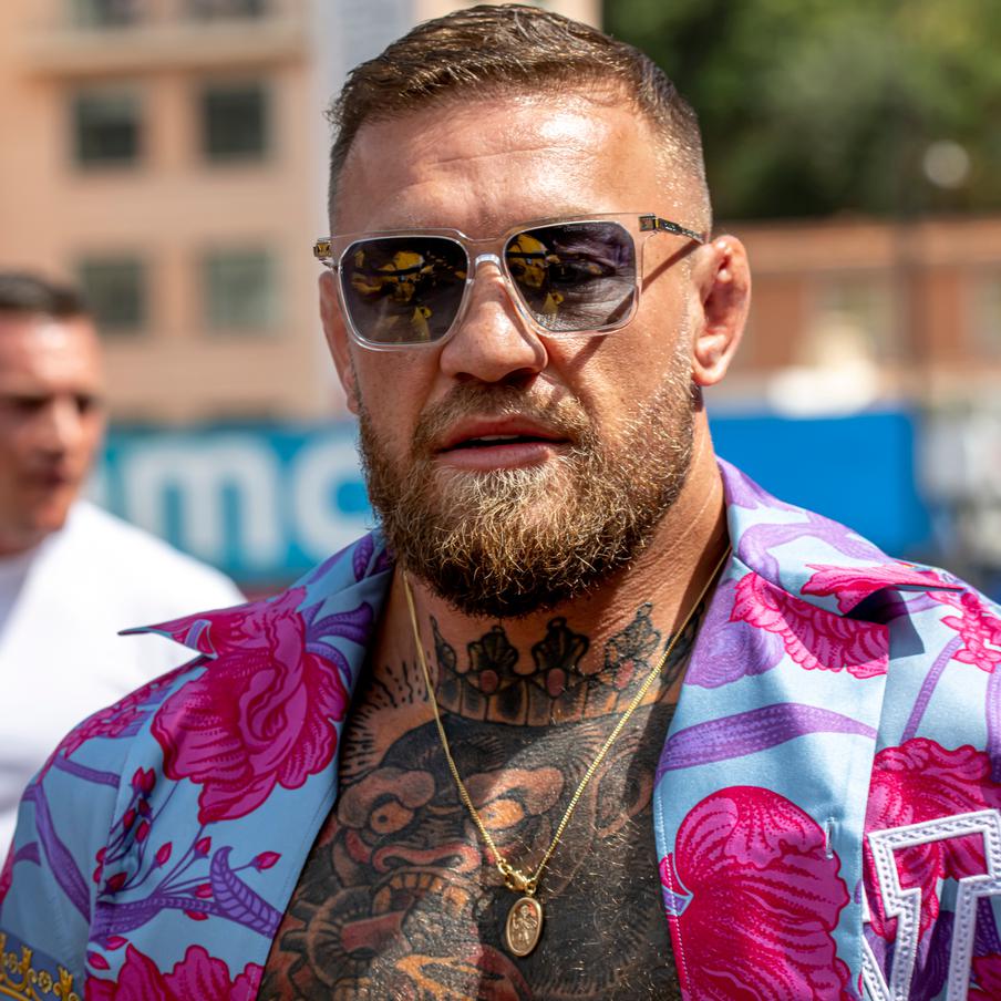 Ирландский боец Конор Макгрегор возобновит карьеру в UFC после перерыва. После пятилетнего перерыва решение о возобновлении карьеры в UFC принял боец смешанного стиля Конор Макгрегор. Его первый бой после паузы состоится в Лас-Вегасе в июле