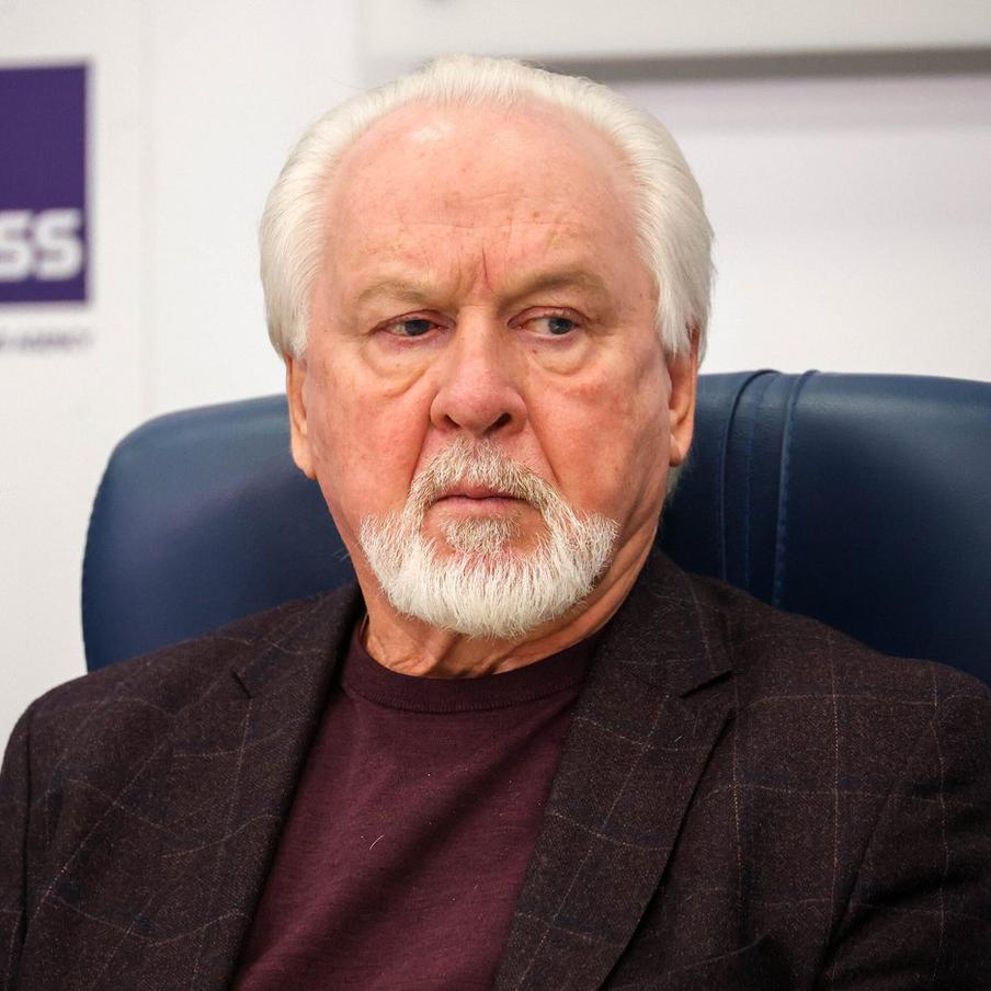 "МК" сообщил, что в редакцию пришли неизвестные в камуфляже. В редакцию газеты "Московский Комсомолец", расположенную у станции метро "Улица 1905 года", проникли неизвестные люди. Об этом редакция сообщила в своём телеграм-канале
