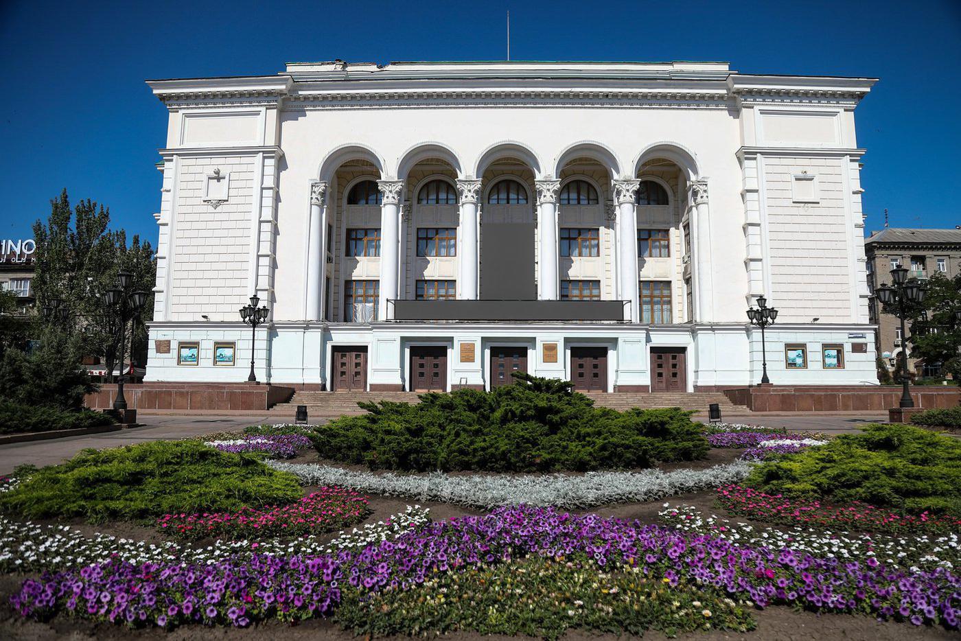 Собянин: Реализуем программу мощной поддержки Донецка и Луганска
