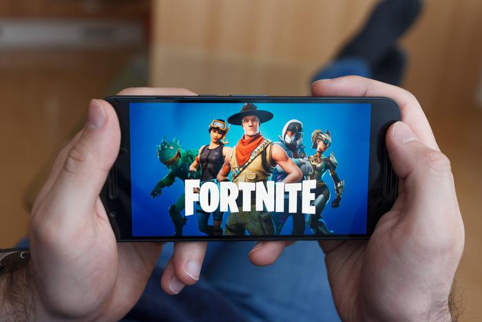 Fortnite снова можно скачать на iPhone в России без костылей и обходов