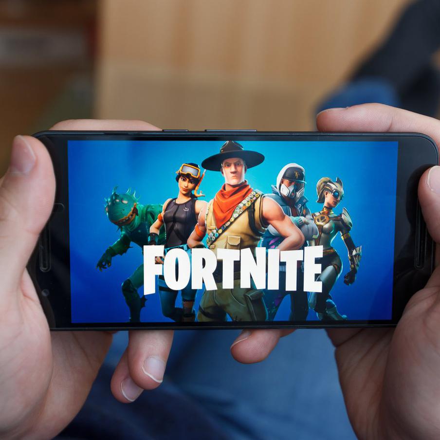 Epic Games возвращает Fortnite в App Store ради финальной битвы с Apple. Легендарная игра Fortnite официально вернулась в App Store по всему миру, включая Россию. Глава Epic Games Тим Суини объявил о начале финальной битвы против монополии Apple на мобильном рынке после шести лет жёсткого изгнания