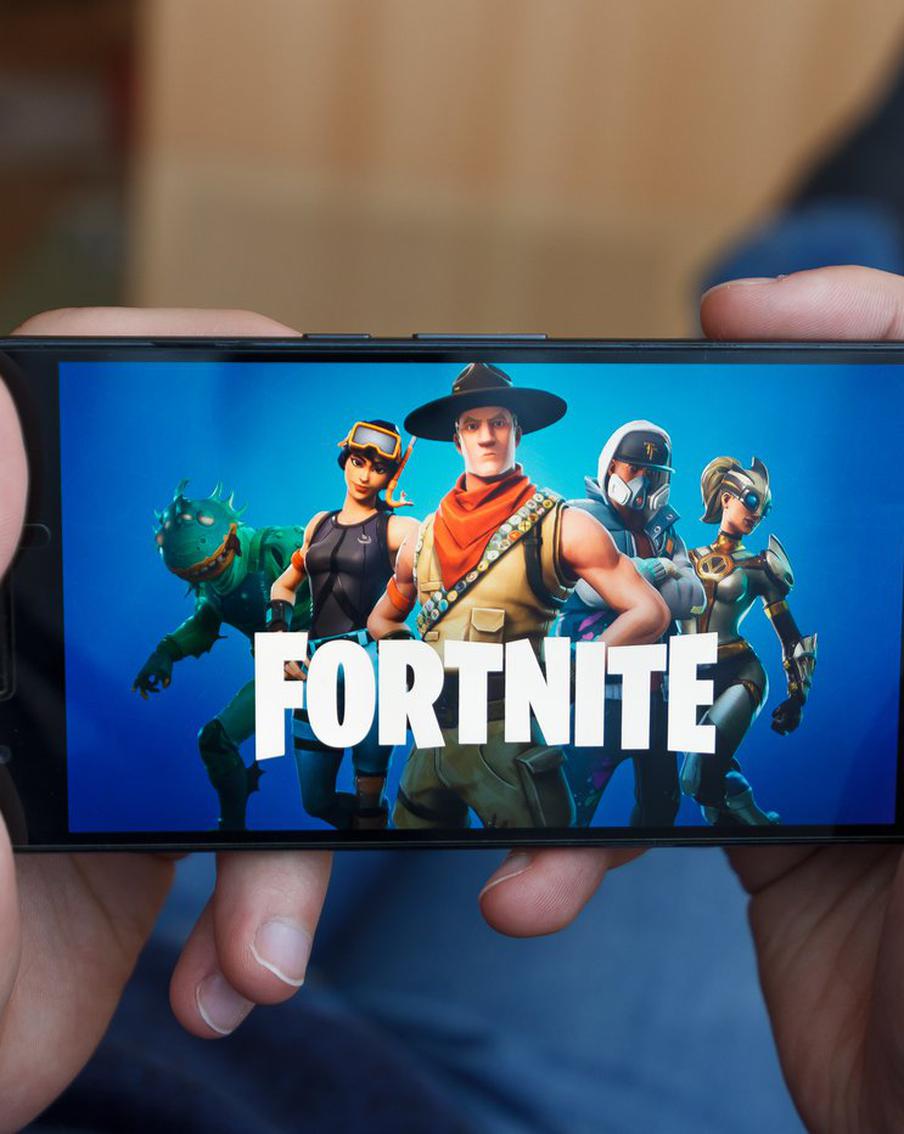 Epic Games возвращает Fortnite в App Store ради финальной битвы с Apple. Легендарная игра Fortnite официально вернулась в App Store по всему миру, включая Россию. Глава Epic Games Тим Суини объявил о начале финальной битвы против монополии Apple на мобильном рынке после шести лет жёсткого изгнания