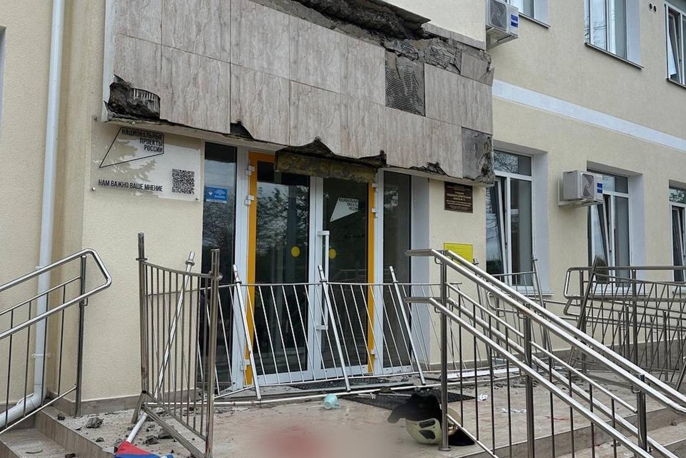 Больница вместо эффектных фото перед выпускным: подробности обрушения балкона в севастопольской школе
