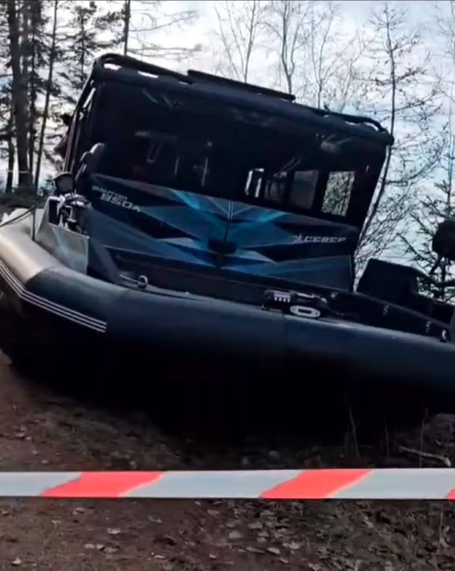 "Вся деревня приехала спасать": что известно о крушении лодки на Байкале
