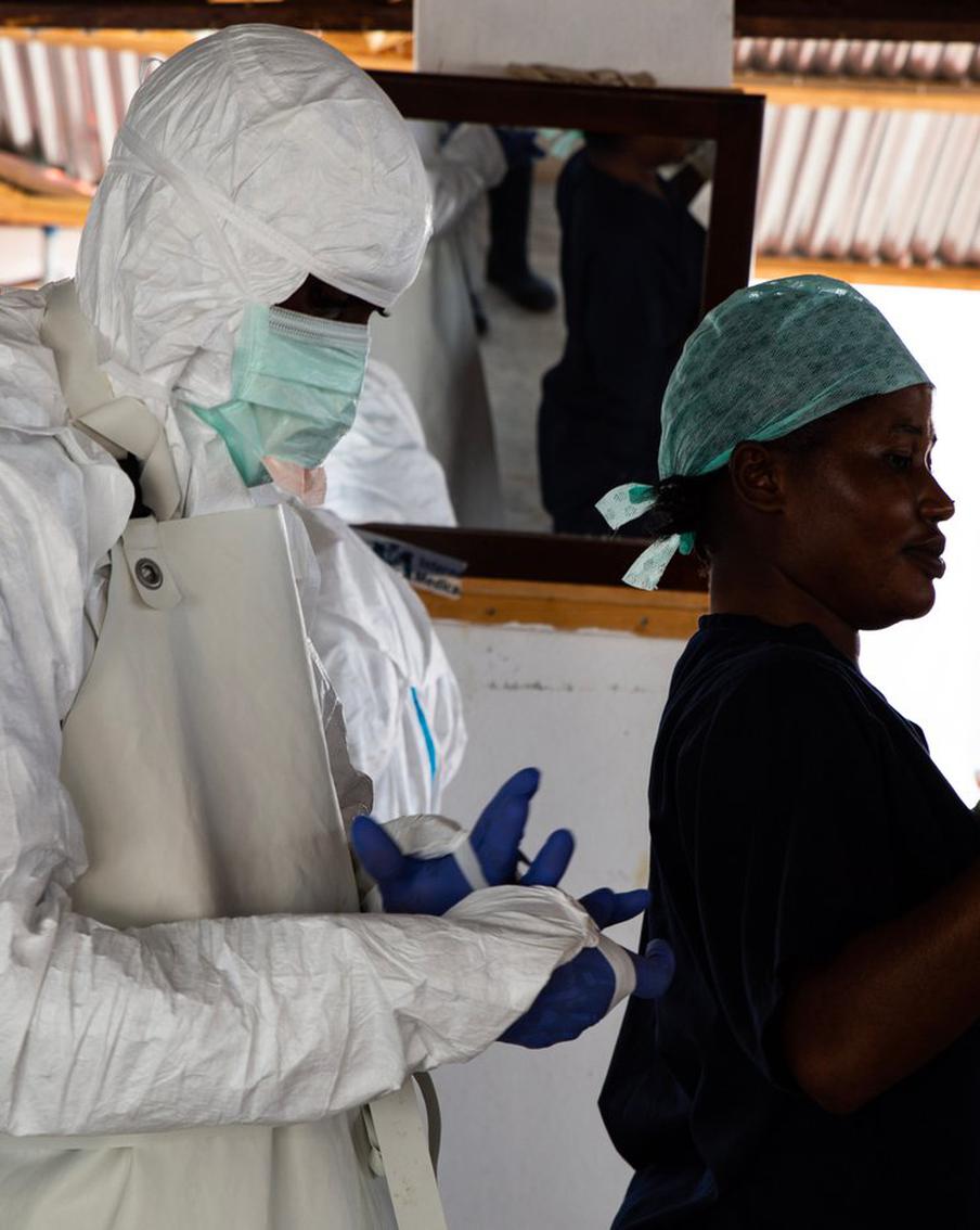 ВОЗ объявила чрезвычайную ситуацию из-за смертельной вспышки Эболы в Конго. В восточной части Демократической Республики Конго продолжает стремительно распространяться вирус Эбола. На утро среды зафиксировано уже 139 подозреваемых летальных исходов и почти 600 предполагаемых случаев заражения