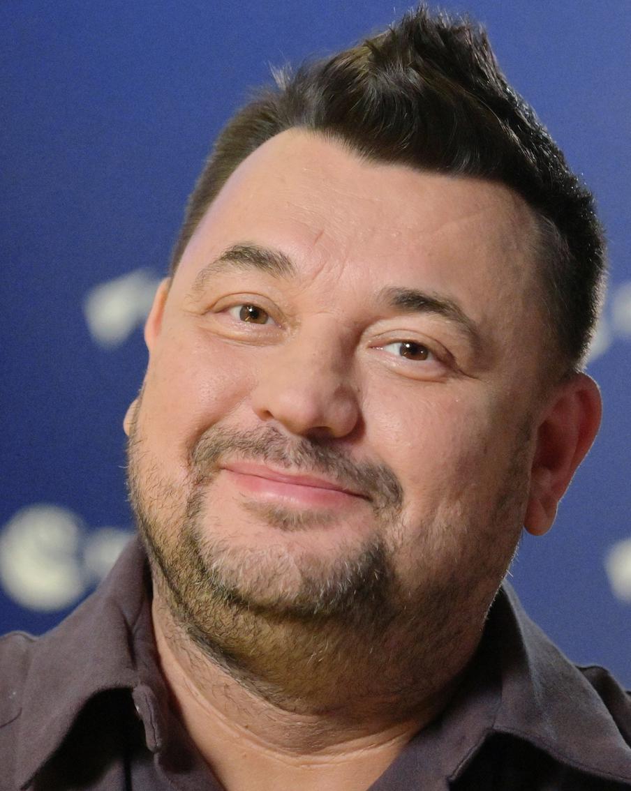 Сергей Жуков сознался в связях группы "Руки вверх!" с Ореховской ОПГ. Популярный музыкант Сергей Жуков впервые откровенно рассказал о бандитском покровительстве на заре своей карьеры. В девяностые годы безопасность известного поп-коллектива обеспечивали представители одной из самых опасных банд столицы