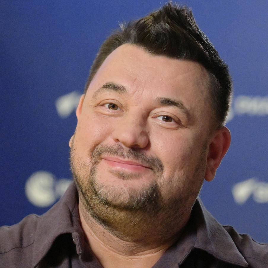 Сергей Жуков сознался в связях группы "Руки вверх!" с Ореховской ОПГ. Популярный музыкант Сергей Жуков впервые откровенно рассказал о бандитском покровительстве на заре своей карьеры. В девяностые годы безопасность известного поп-коллектива обеспечивали представители одной из самых опасных банд столицы