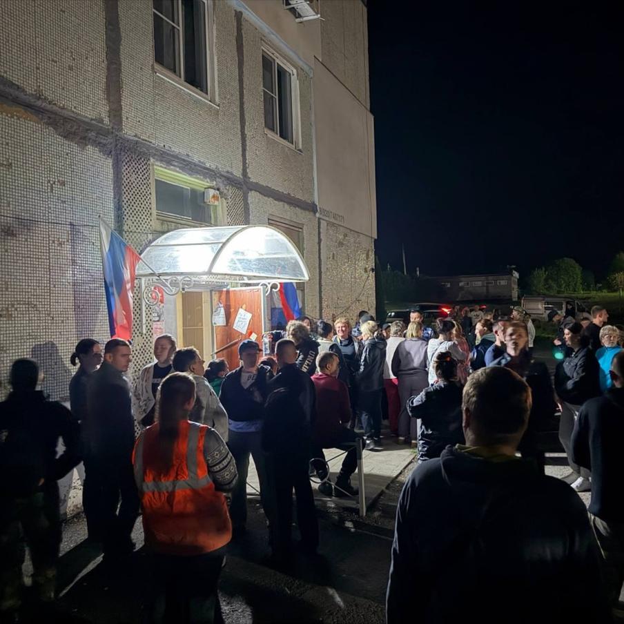 В Тульской области второй день ищут пропавшую трехлётнюю девочку. По версии следствия, девочка каталась на беговеле недалеко от дома. Мать на мгновение отвлеклась – и ребёнка не стало