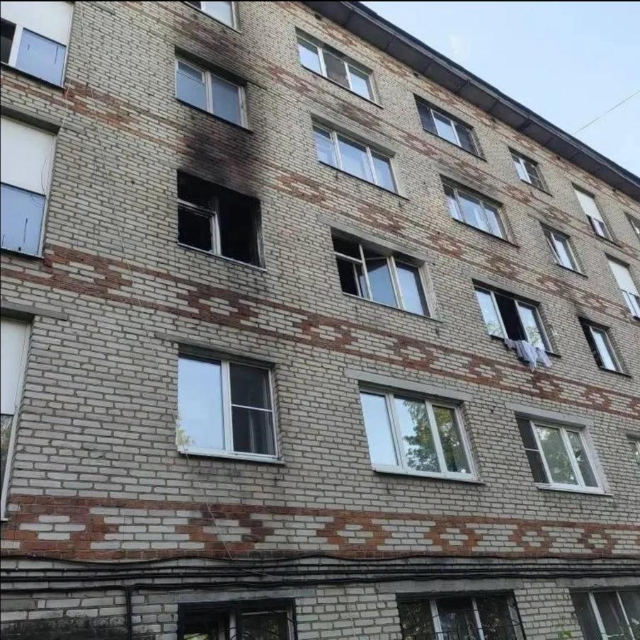 Двое малолетних детей потеряли мать во время пожара в жилом доме в Лобне. Двух девочек с диагнозом "отравление угарным газом" поместили в местную больницу, сейчас они находятся под наблюдением врачей