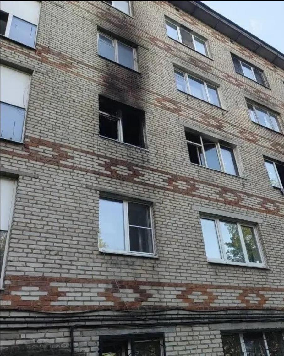 Двое малолетних детей потеряли мать во время пожара в жилом доме в Лобне. Двух девочек с диагнозом "отравление угарным газом" поместили в местную больницу, сейчас они находятся под наблюдением врачей