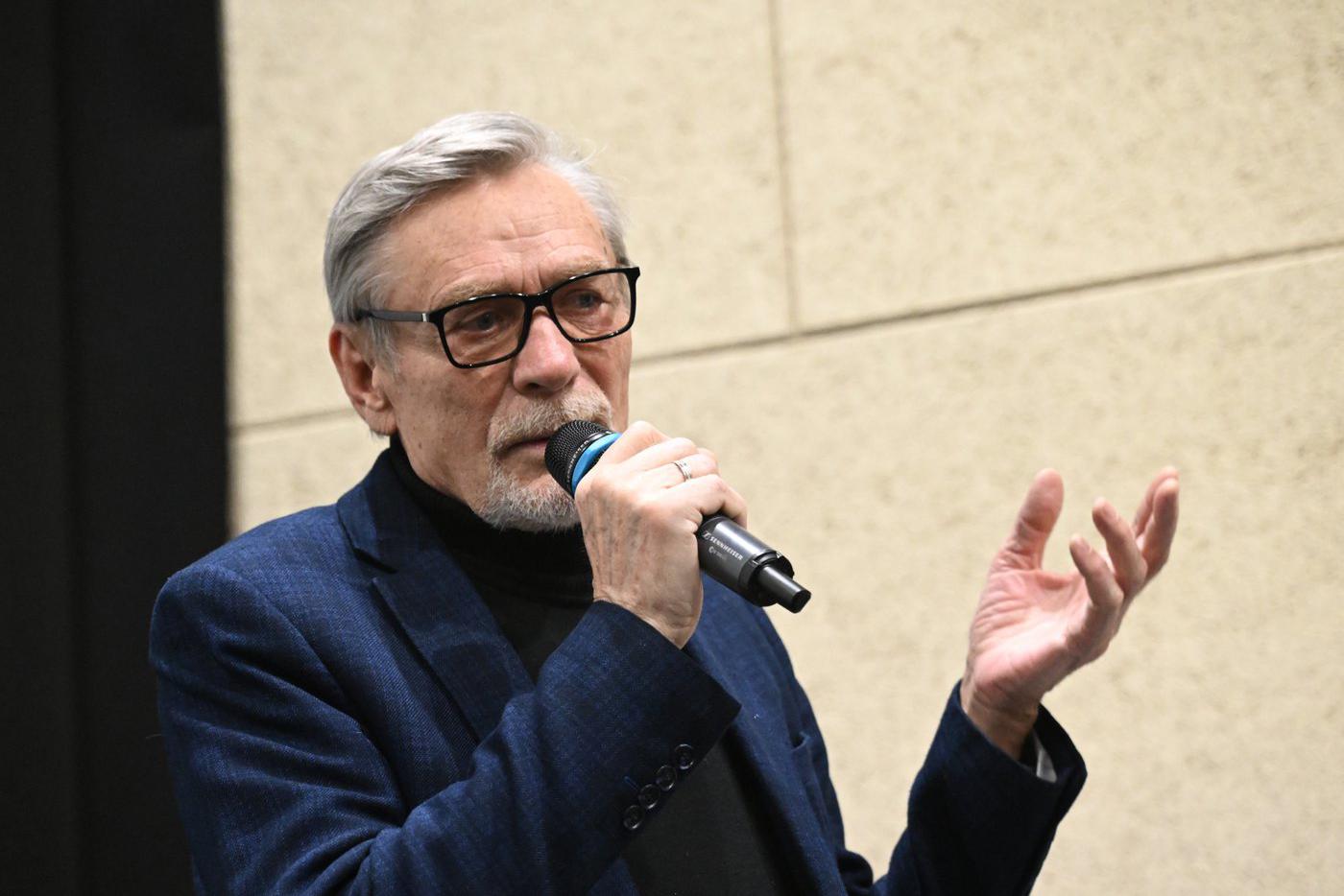 "Решили покромсать": Александр Михайлов сообщил о запрещённых в "Любовь и голуби" сценах