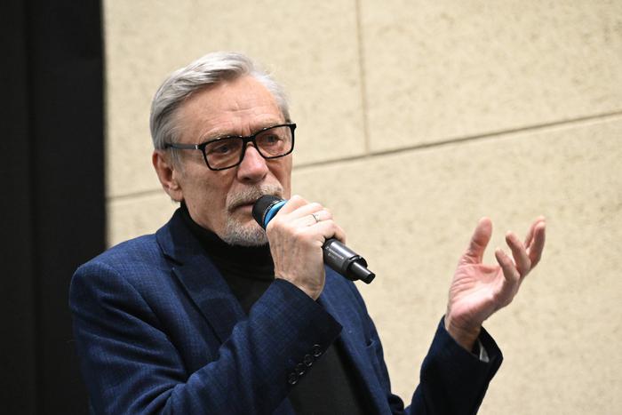 "Решили покромсать": Александр Михайлов сообщил о запрещённых в "Любовь и голуби" сценах