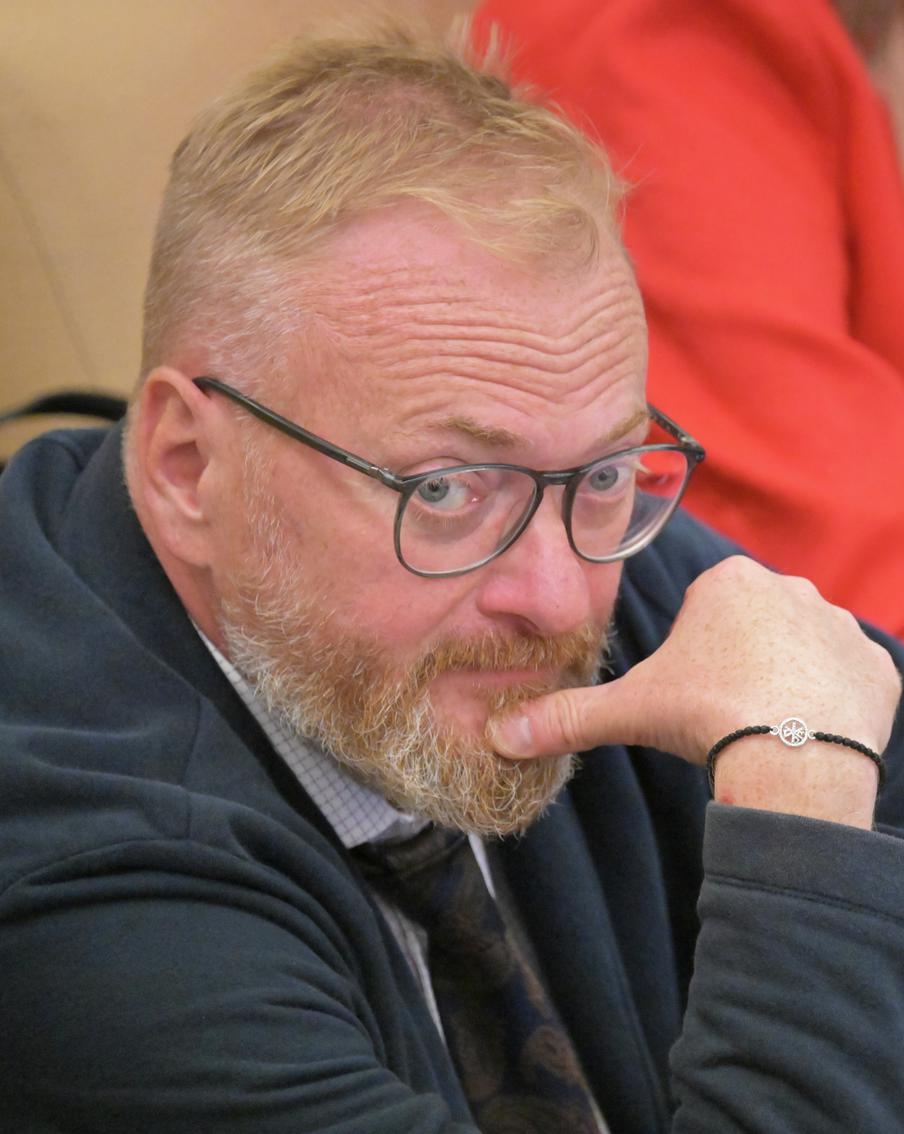 Виталий Милонов раскритиковал идею снизить возраст вступления в брак в России