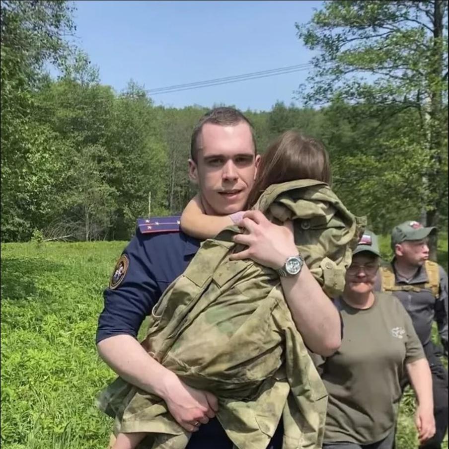 Пропавшую в посёлке Дубна в Тульской области трёхлетнюю девочку нашли живой в лесу. Её поиски проходили в течение двух суток, к ним были привлечены десятки человек, в том числе волонтёры, следователи, сотрудники полиции, спасатели и даже водолазы