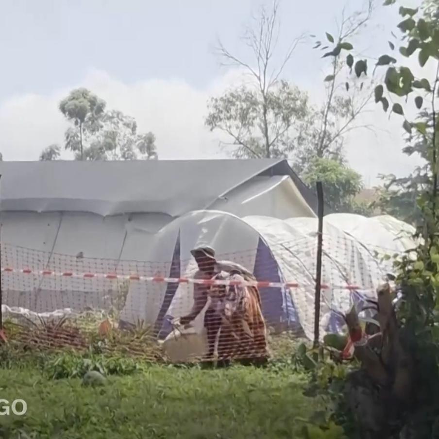 В ДР Конго сожгли центр лечения лихорадки Эбола из-за нарушения похоронных обрядов. Установленные властями правила погребения вступают в противоречие с местными ритуалами, что спровоцировало протесты в регионе