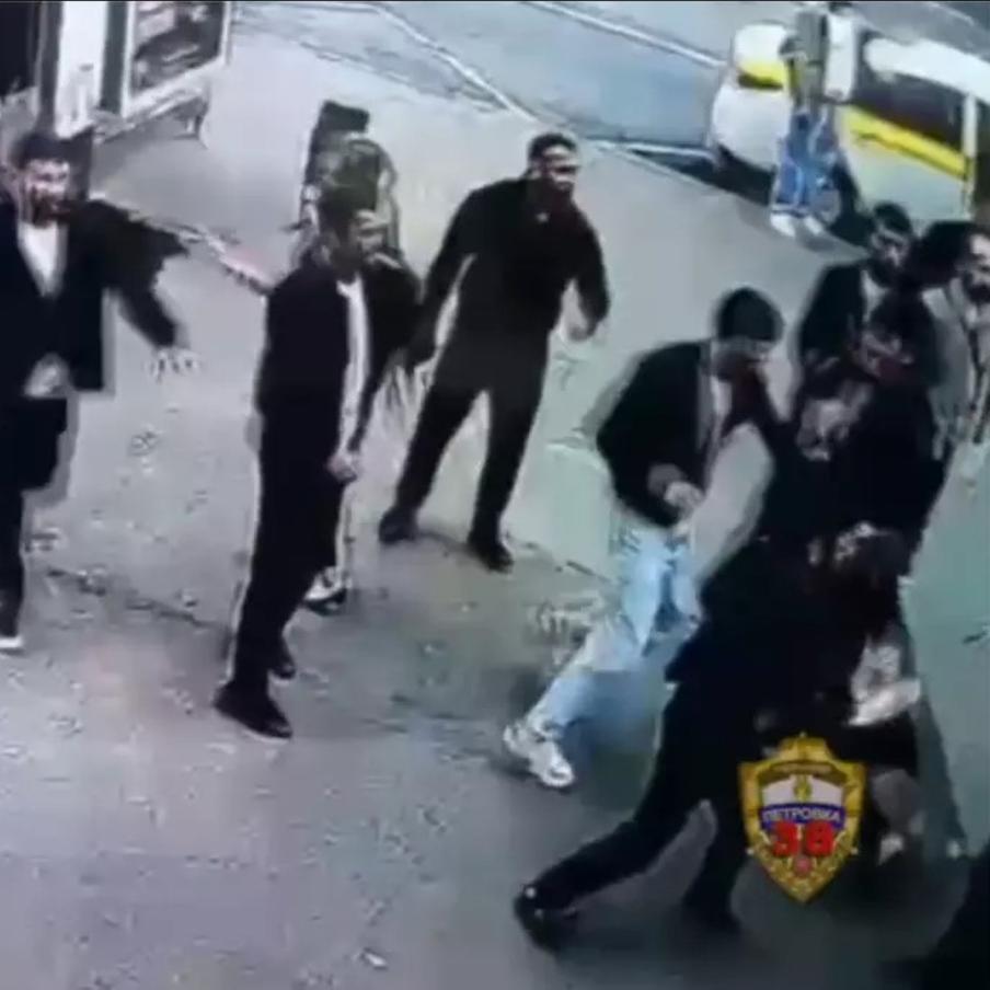В Москве задержали 33 иностранца из-за массовой драки на свадьбе. Все задержанные – приезжие в возрасте от 17 до 60 лет. Инцидент произошёл на улице Юных Ленинцев в районе Текстильщики