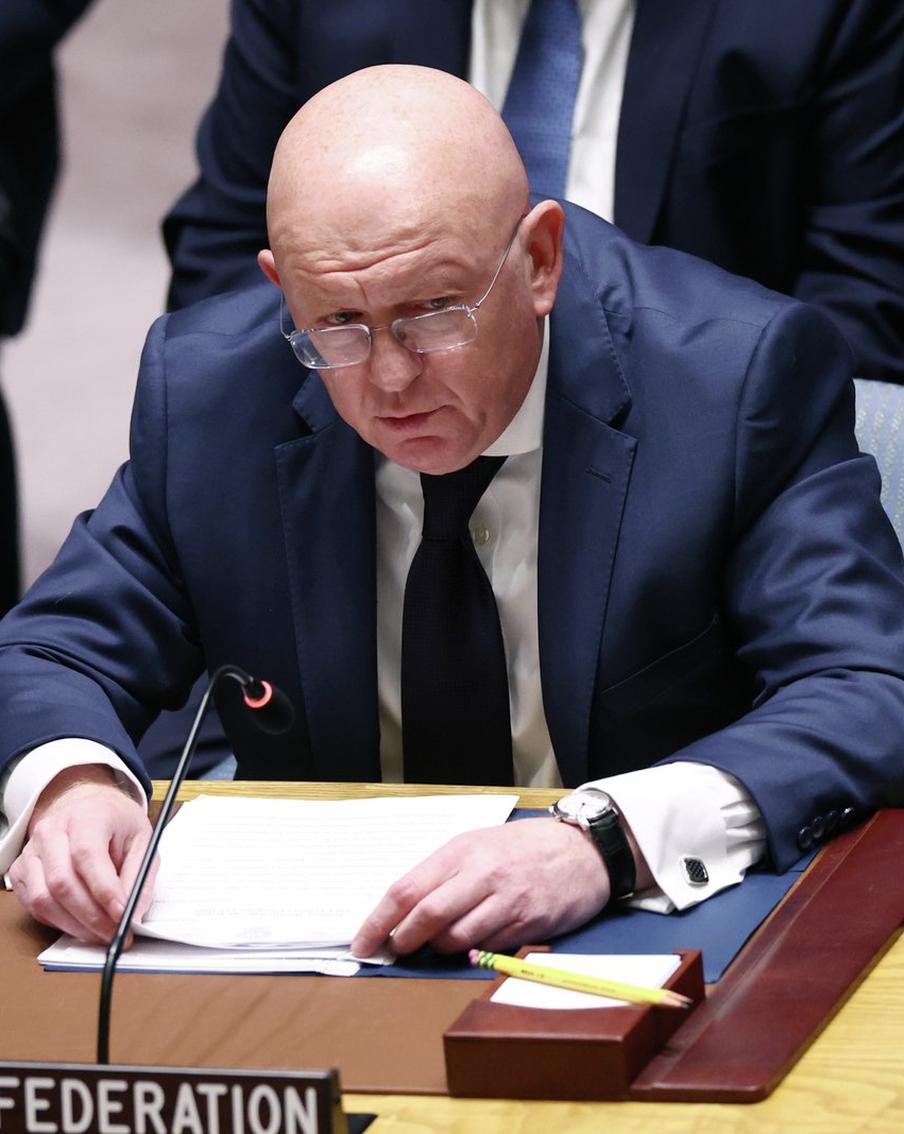 Россия призвала ООН осудить теракт ВСУ против мирных жителей в Старобельске. Постпред России при ООН Василий Небензя потребовал от стран всего мира осудить совершённый украинскими военными теракт против мирных жителей Старобельска