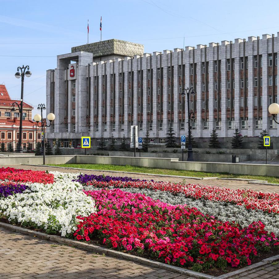 В Перми украинскими дронами атаковано промышленное предприятие. Беспилотники ВСУ нанесли удар по расположенному в Перми промышленному предприятию. Часть из летевших к объекту украинских дронов были успешно сбиты