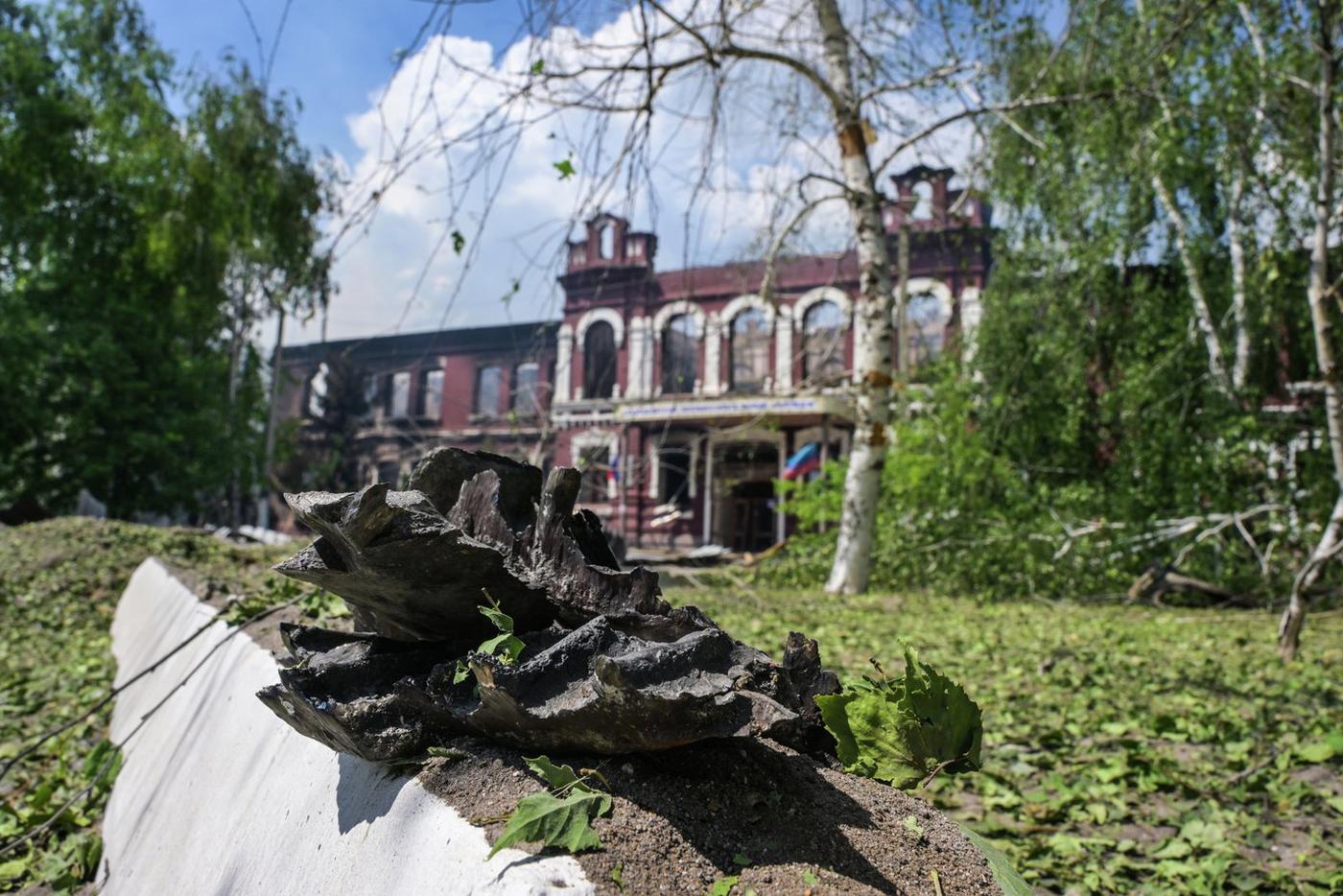 Число погибших при атаке ВСУ на колледж в Старобельске выросло до 12