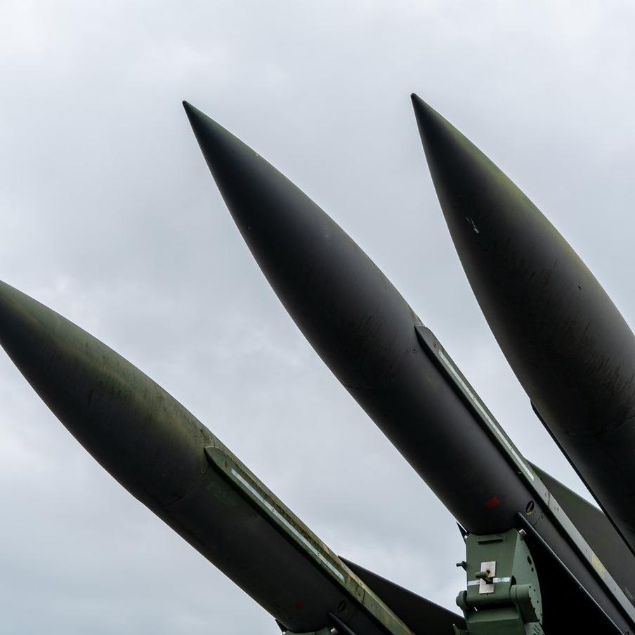 Минобороны: силы ПВО перехватили 33 дрона над Россией в ночь на 24 мая. В ночь на 24 мая, согласно информации Министерства обороны, опубликованной в приложении "Макс", силы противовоздушной обороны перехватили и уничтожили 33 украинских беспилотных летательных аппарата самолётного типа