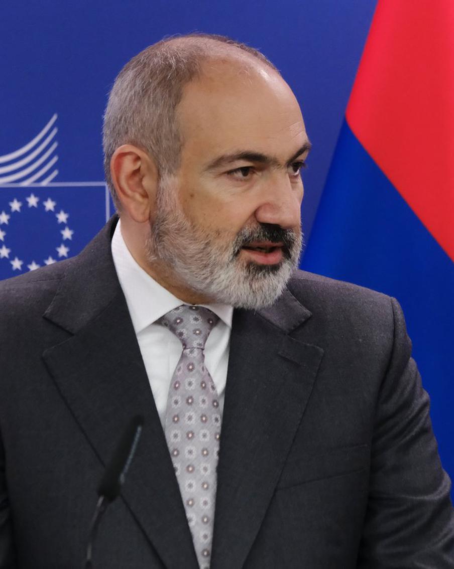 Никол Пашинян назвал условия своей отставки с поста премьер-министра. Глава правительства Армении на предвыборном митинге назвал одному из оппонентов условия, необходимые для ухода Пашиняна со своего поста