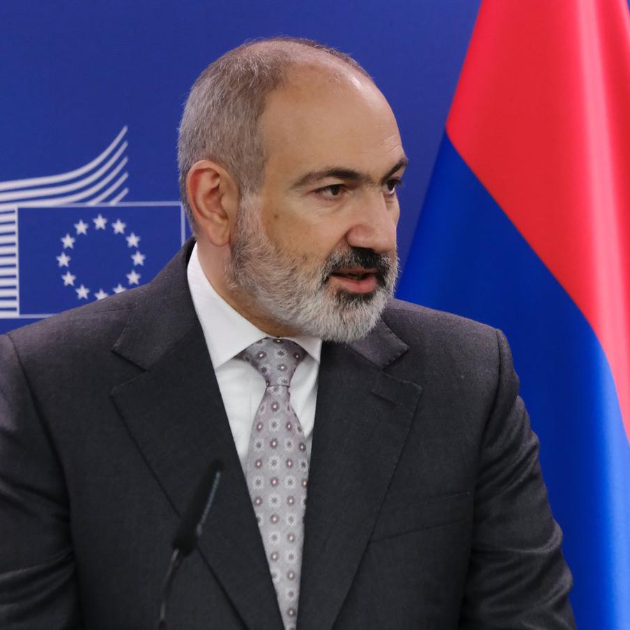 Никол Пашинян назвал условия своей отставки с поста премьер-министра. Глава правительства Армении на предвыборном митинге назвал одному из оппонентов условия, необходимые для ухода Пашиняна со своего поста