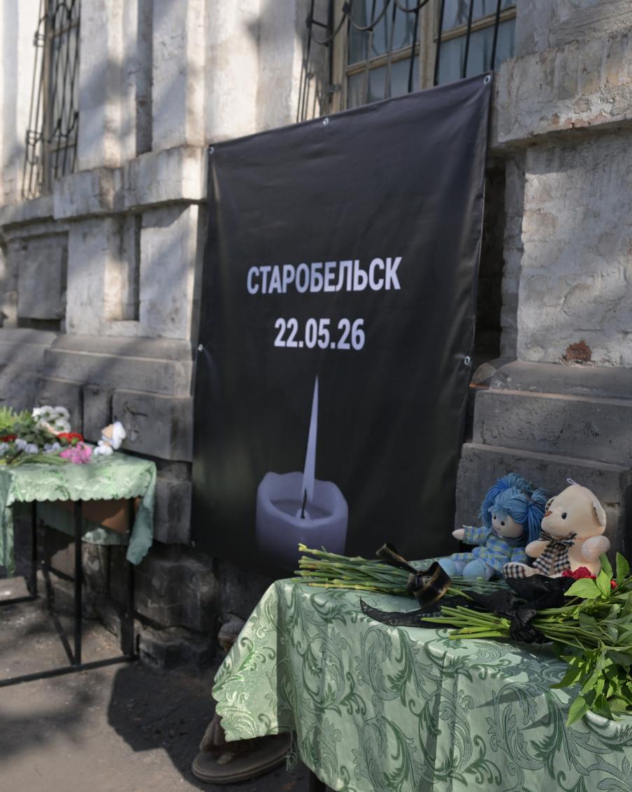 Число погибших в колледже в Старобельске увеличилось до 21. Согласно данным МЧС России, в результате удара ВСУ по колледжу в Старобельске ЛНР пострадали 63 человека, при этом 21 человек погиб. Представители ведомства сообщили, что все тела погибших были извлечены из-под завалов, и поисковые работы завершены. Глава ЛНР Леонид Пасечник объявил траур по погибшим на 24 и 25 мая