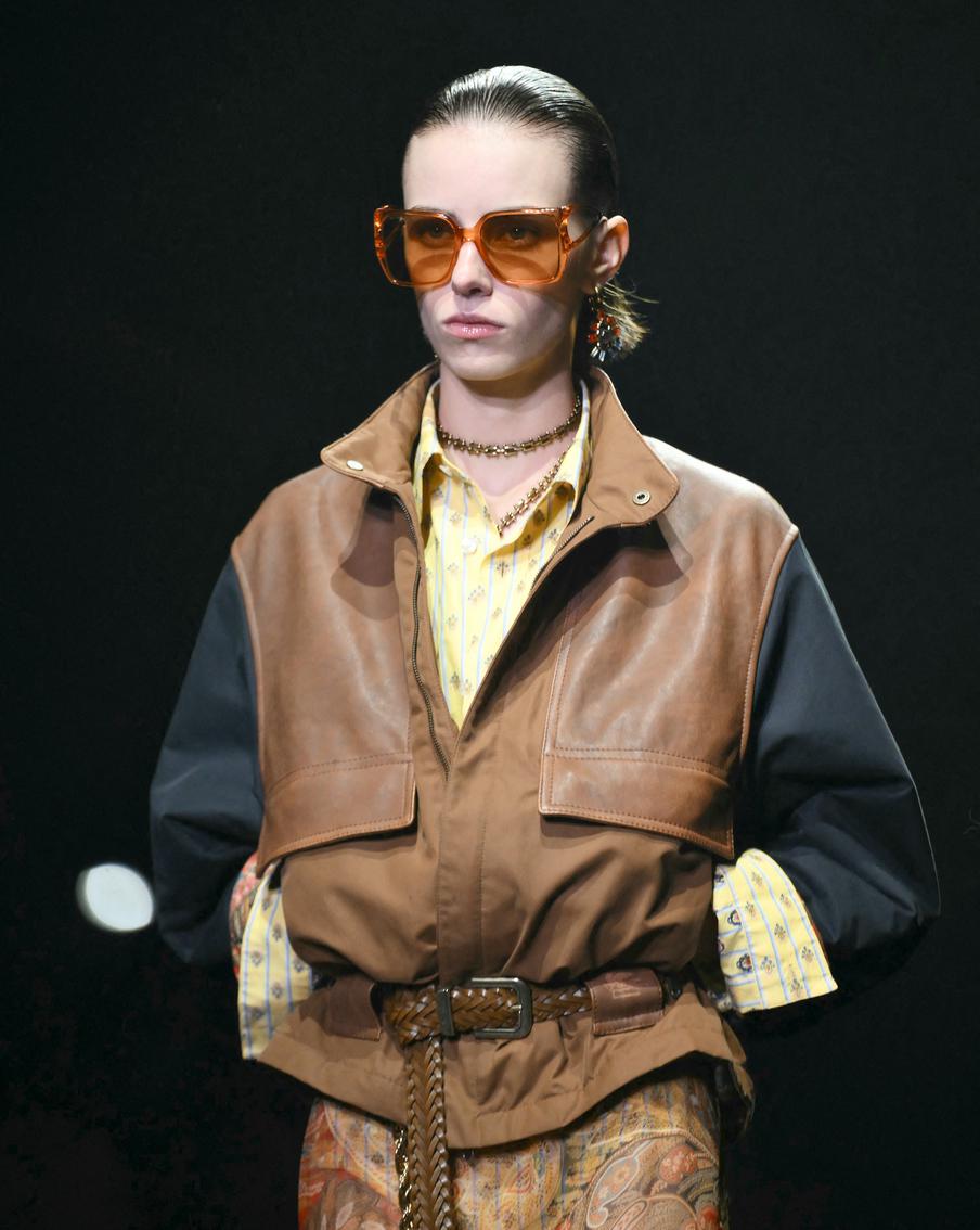 Очки в стиле 70-х на показе Etro.