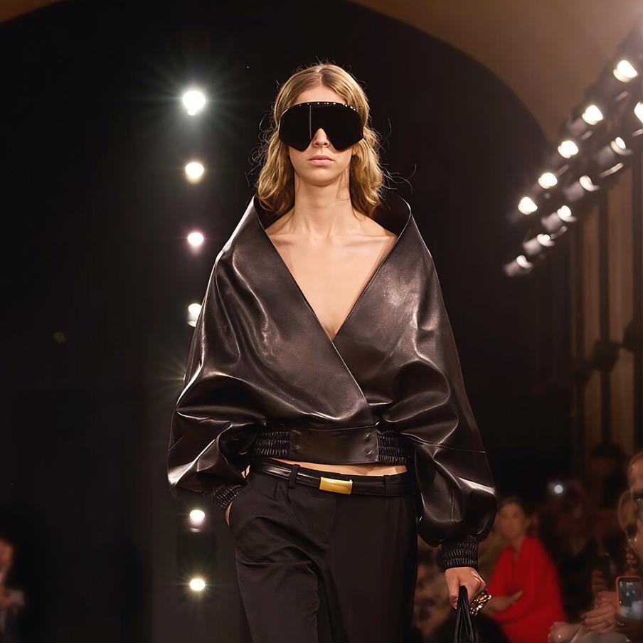 Очки-маска на показе Balenciaga.