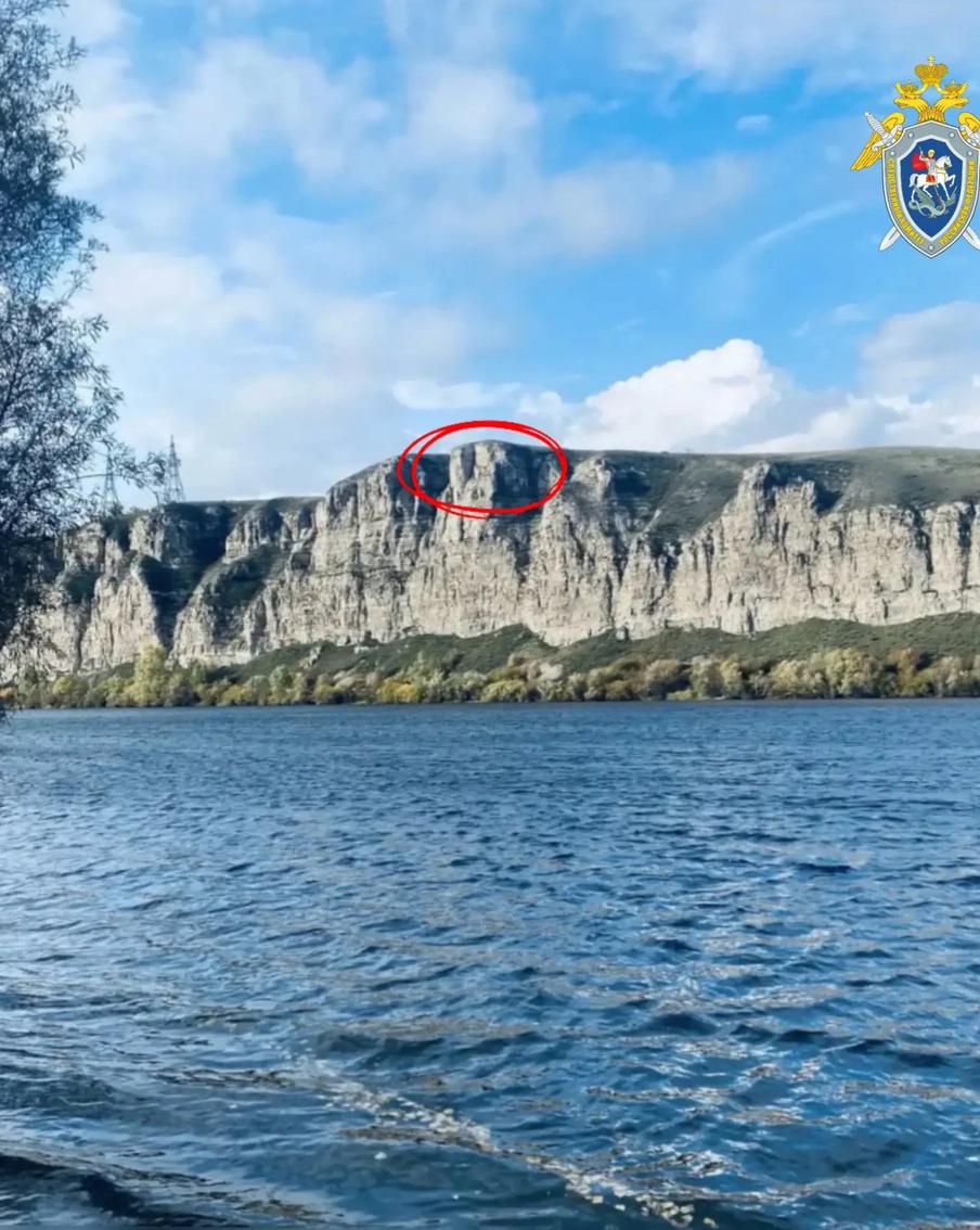 Упала со скалы, попали под поезд: селфи в экстремальных условиях приводят к смерти